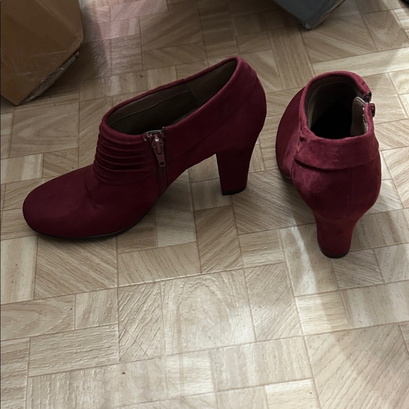 AEROSOLES Rich Red Heeled Shoes - Picture 4 of 6